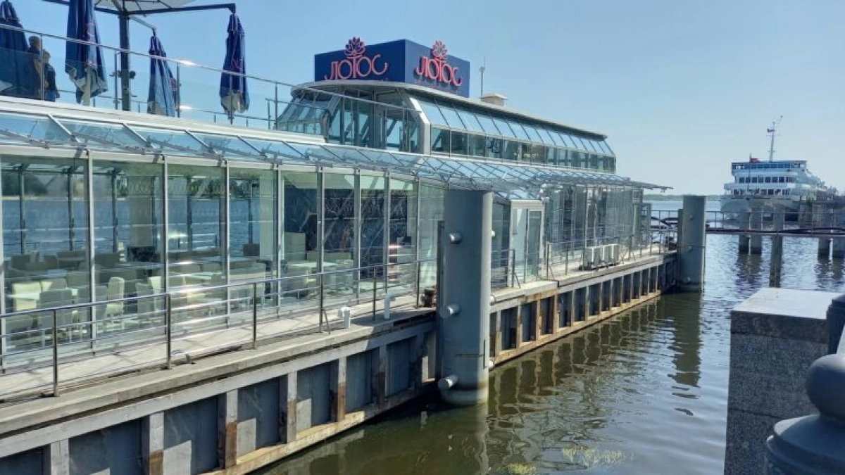 В Ярославле в октябре откроется новый причал-ресторан В Ярославле в октябре откроется новый причал-ресторан