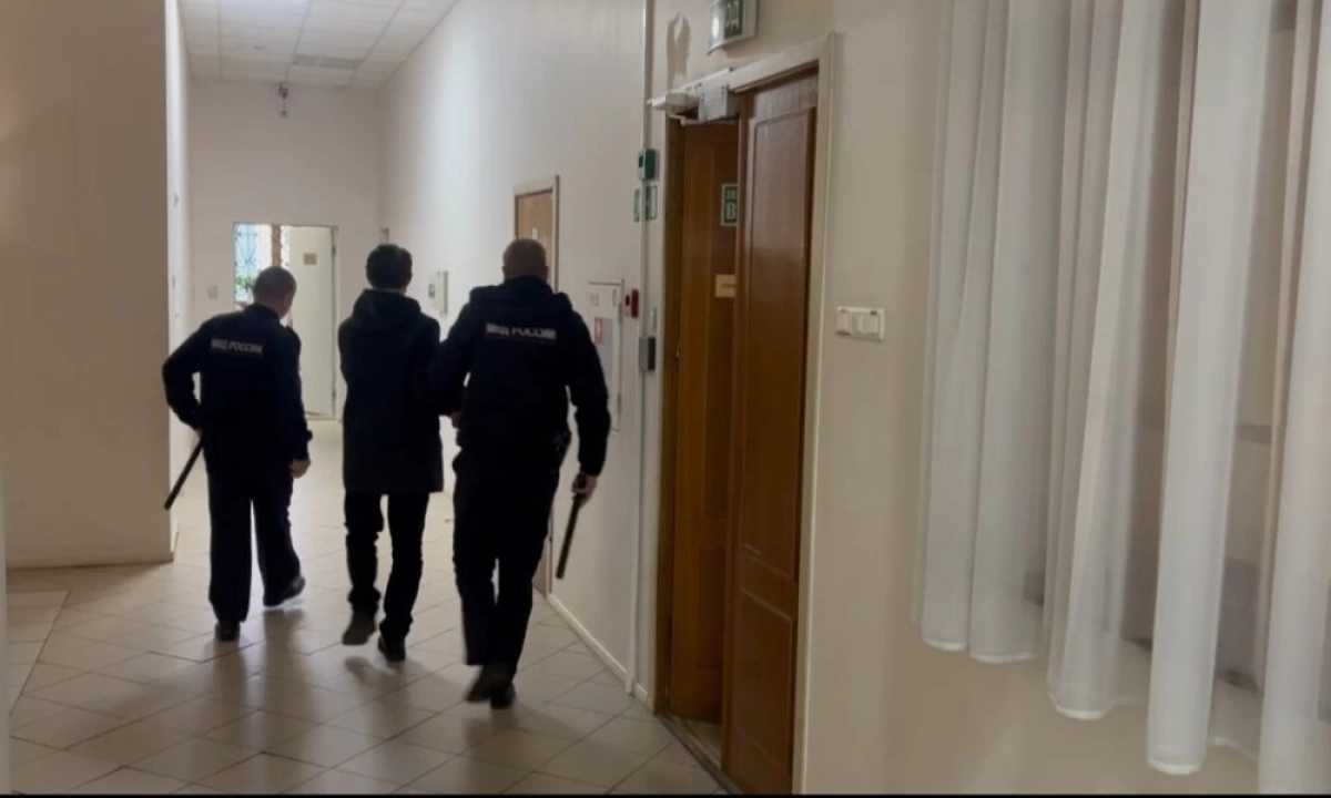 В Ярославской области взяты под стражу курьеры телефонных мошенников В Ярославской области взяты под стражу курьеры телефонных мошенников
