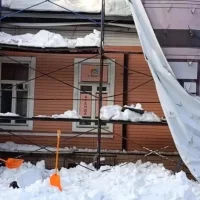 Собственника здания наказали за сход снега на ярославну