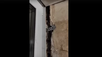 В Ярославле жители пятиэтажки боятся обрушения стены вместе с окном