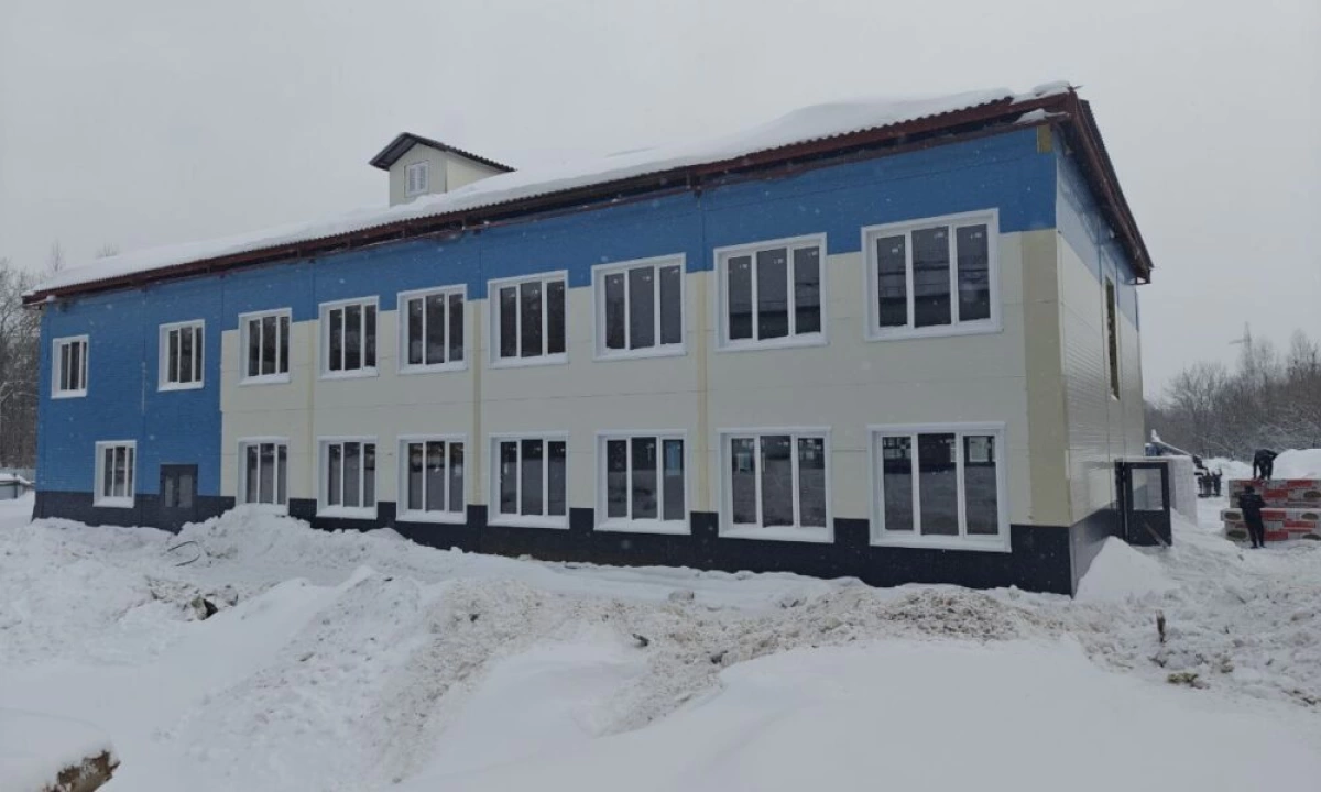 В Ярославле прокурор проверил стройку модульной поликлиники