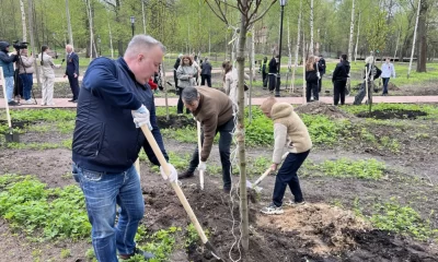 В Петропавловском парке высадили деревья согласно исторического дендра плана