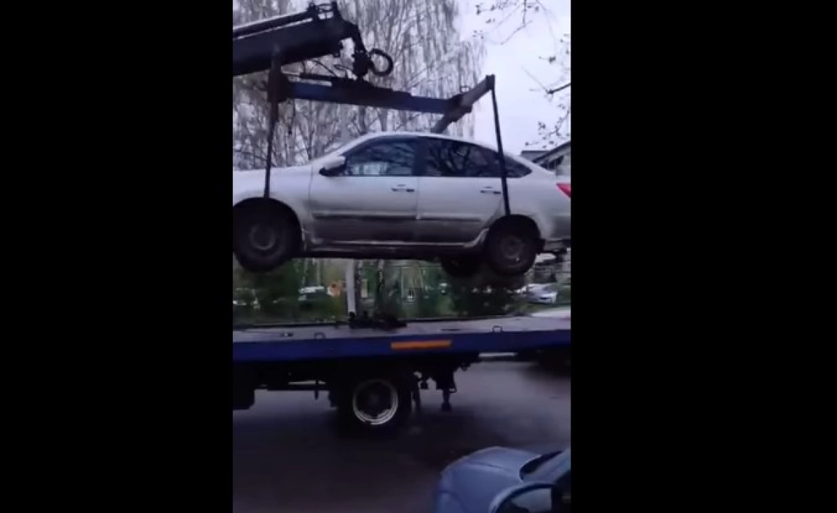 В Ярославле героиня видео о неудачной парковке обратилась в суд В Ярославле героиня видео о неудачной парковке обратилась в суд