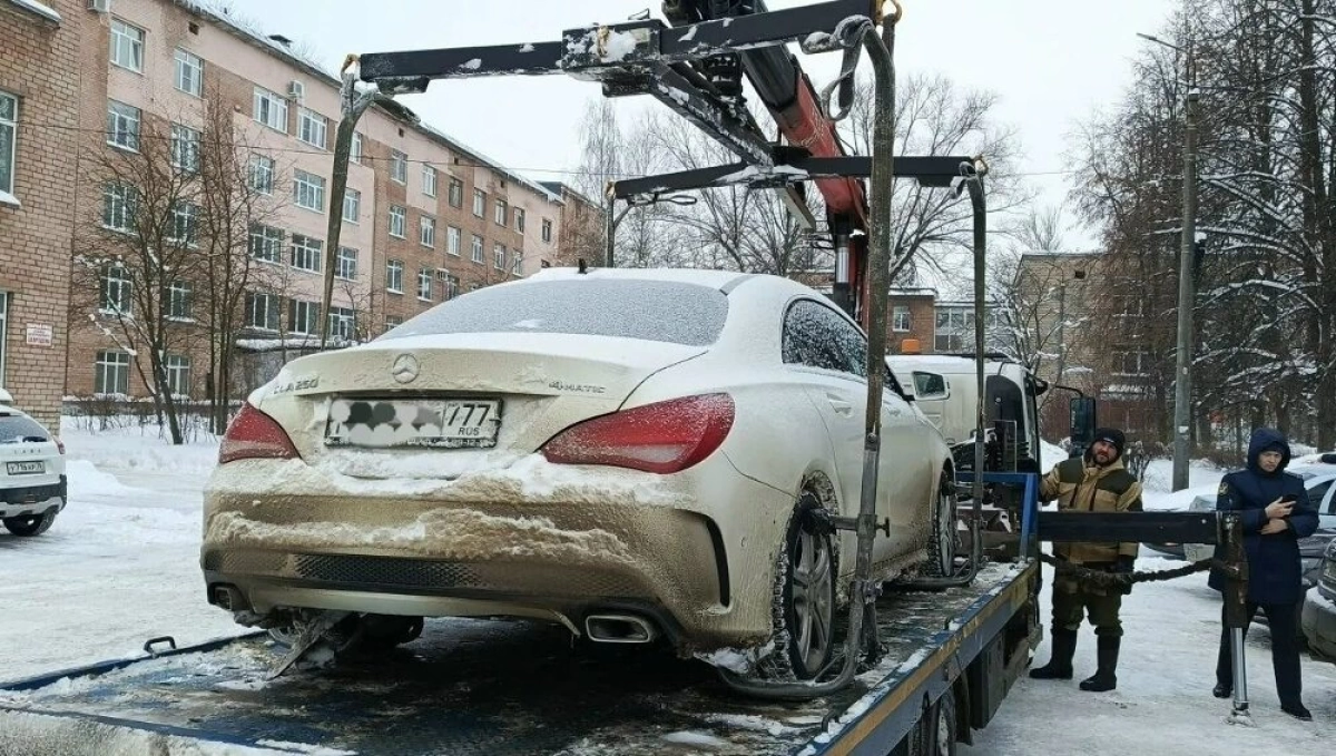 Ярославский врач из-за долгов лишился своей машины Мерседес-Бенц