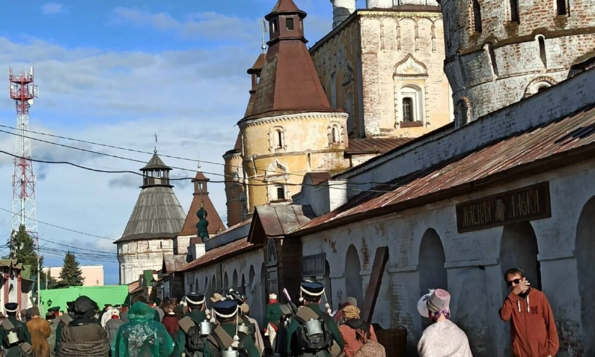 В ярославском поселке могут сохранить декорации киноленты «Война и мир» В ярославском поселке могут сохранить декорации киноленты «Война и мир»