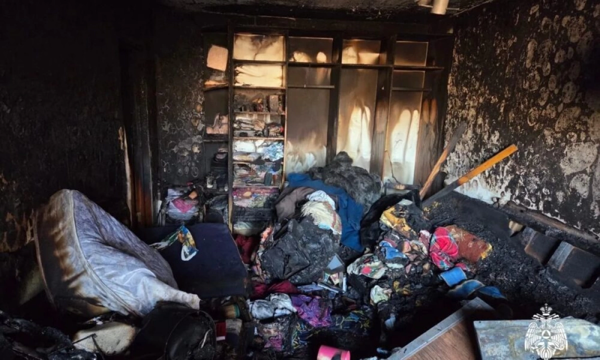 Жительница ярославской многоэтажки пострадала в пожаре из-за розетки