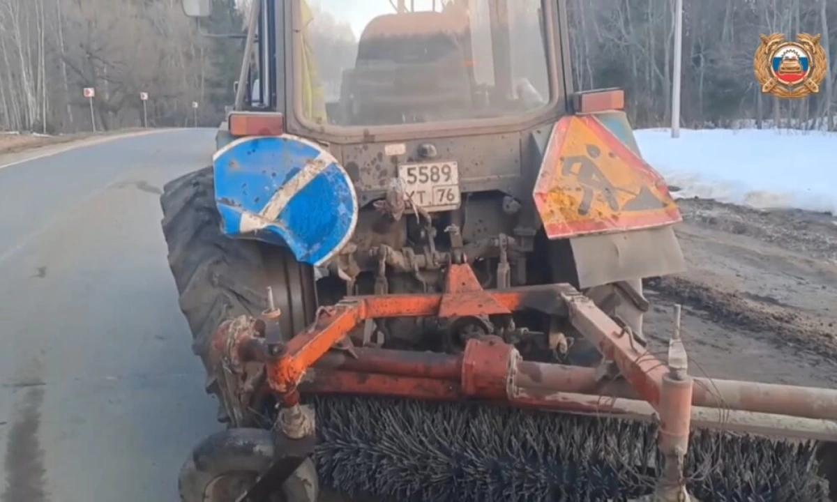 В Ярославской области в столкновении с трактором погиб пассажир легковушки В Ярославской области в столкновении с трактором погиб пассажир легковушки