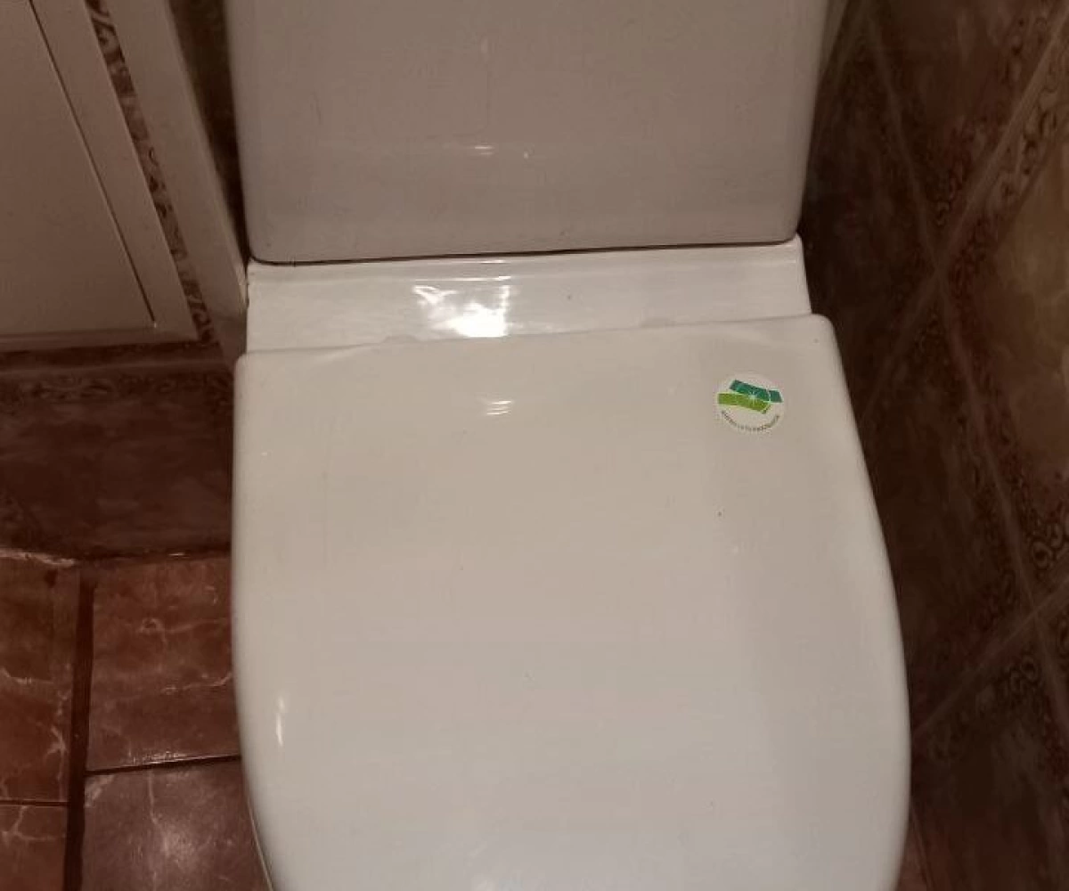 «Пар идет из бачка»: ярославцы жалуются на горячие унитазы