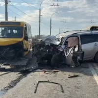 В ДТП с &laquo;Яавтобусом&raquo; на мосту у Моторного завода пострадали 11 человек