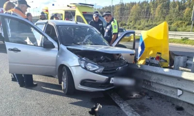 В Ярославле &laquo;Лада&raquo; влетела в отбойник на съезде с Юбилейного моста