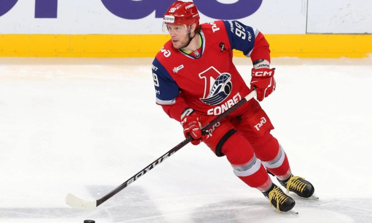 «Локомотив» продолжает сохранять костяк: подписаны контракты еще с двумя лидерами «Локомотив» продолжает сохранять костяк: подписаны контракты еще с двумя лидерами