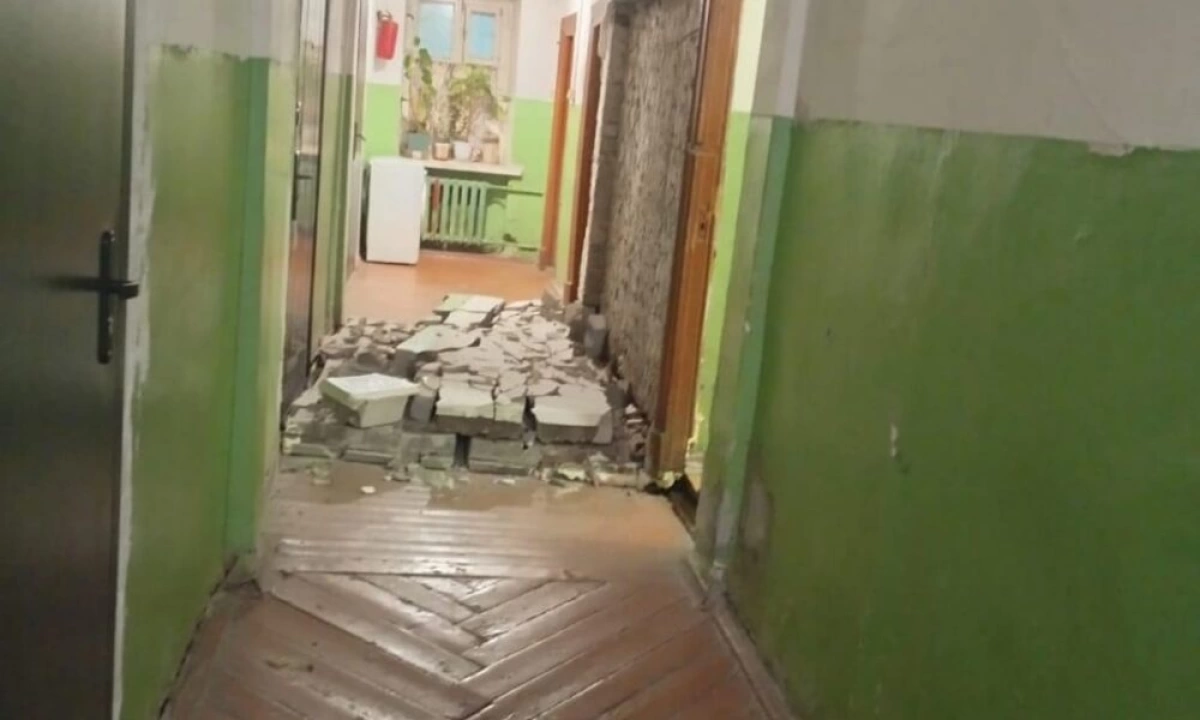 Аварийный дом в Ярославле не могут расселить из-за статуса общежития
