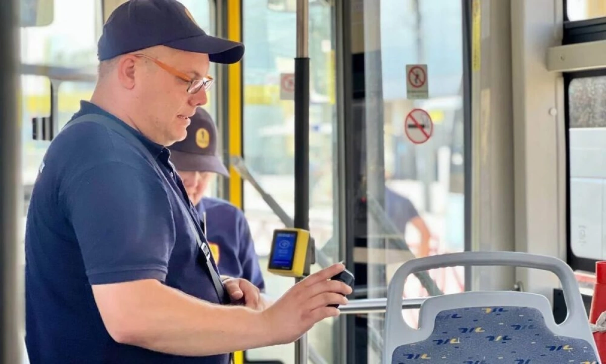 В Ярославской области жаловаться на жару в автобусах можно по номеру 122 В Ярославской области жаловаться на жару в автобусах можно по номеру 122