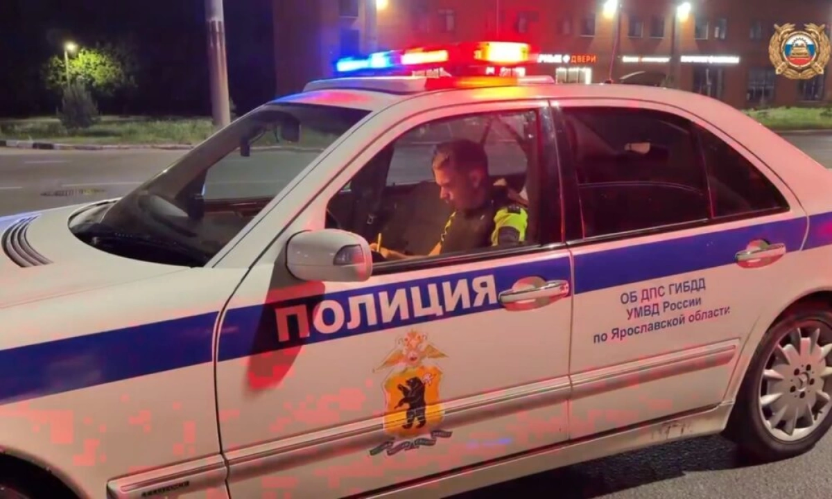 Под Ярославлем водитель без прав пытался дать взятку сотруднику ДПС Под Ярославлем водитель без прав пытался дать взятку сотруднику ДПС