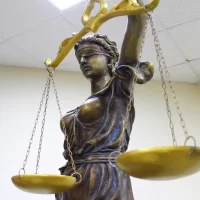 Четверых ярославцев судили за взлом киосков по продаже воды