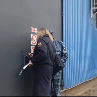 &laquo;Мухи и антисанитария&raquo;: в Ярославле опечатали овощную базу в Брагино