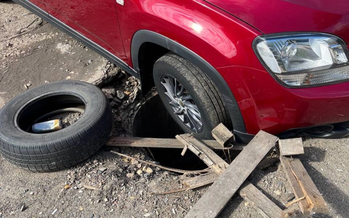 Губернатор поручил до конца декабря привести в порядок люки в центре Ярославля