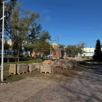 В парке 30-летия Победы в Ярославле устраняют недочеты благоустройства