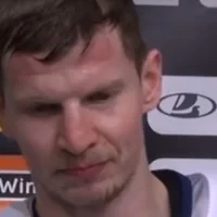 КХЛ дисквалифицировала защитника &laquo;Локомотива&raquo; за удар арбитра