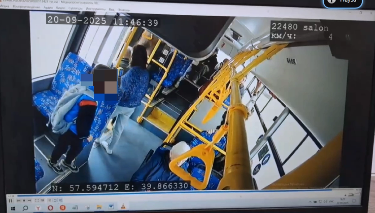 Две группы школьников воруют аварийные молотки из «Яавтобусов» Две группы школьников воруют аварийные молотки из «Яавтобусов»