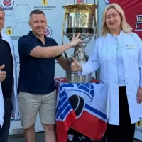 Кубок Гагарина привезли врачам Соловьевской больницы Ярославля