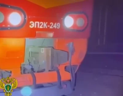 Пассажиры поезда Москва-Ярославль застряли на станции почти на два часа