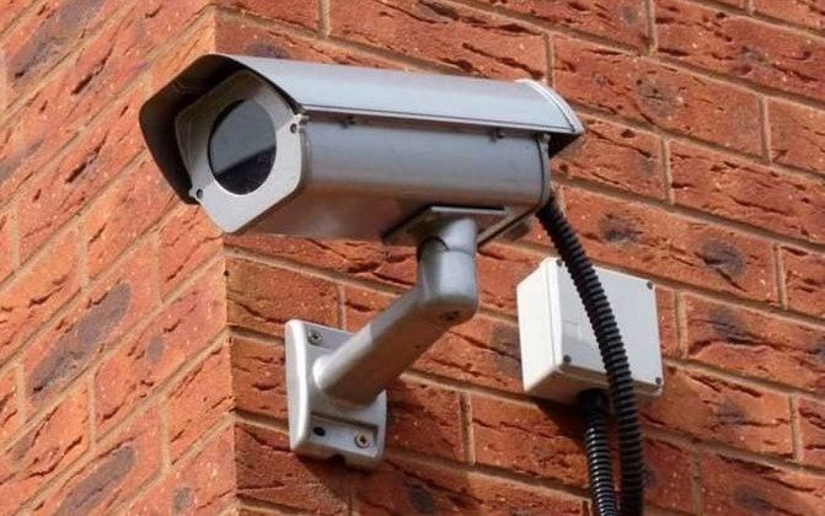 В Ярославле суд рассмотрел спор между соседями из-за видеокамер в подъезде В Ярославле суд рассмотрел спор между соседями из-за видеокамер в подъезде