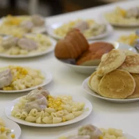 В трех школах Данилова выявили подозрительные продукты