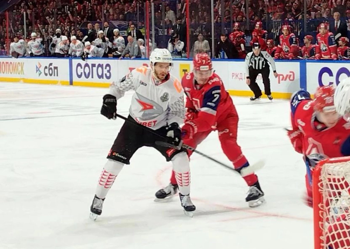 &laquo;Локомотив&raquo; проиграл &laquo;Авангарду&raquo; второй матч полуфинальной серии