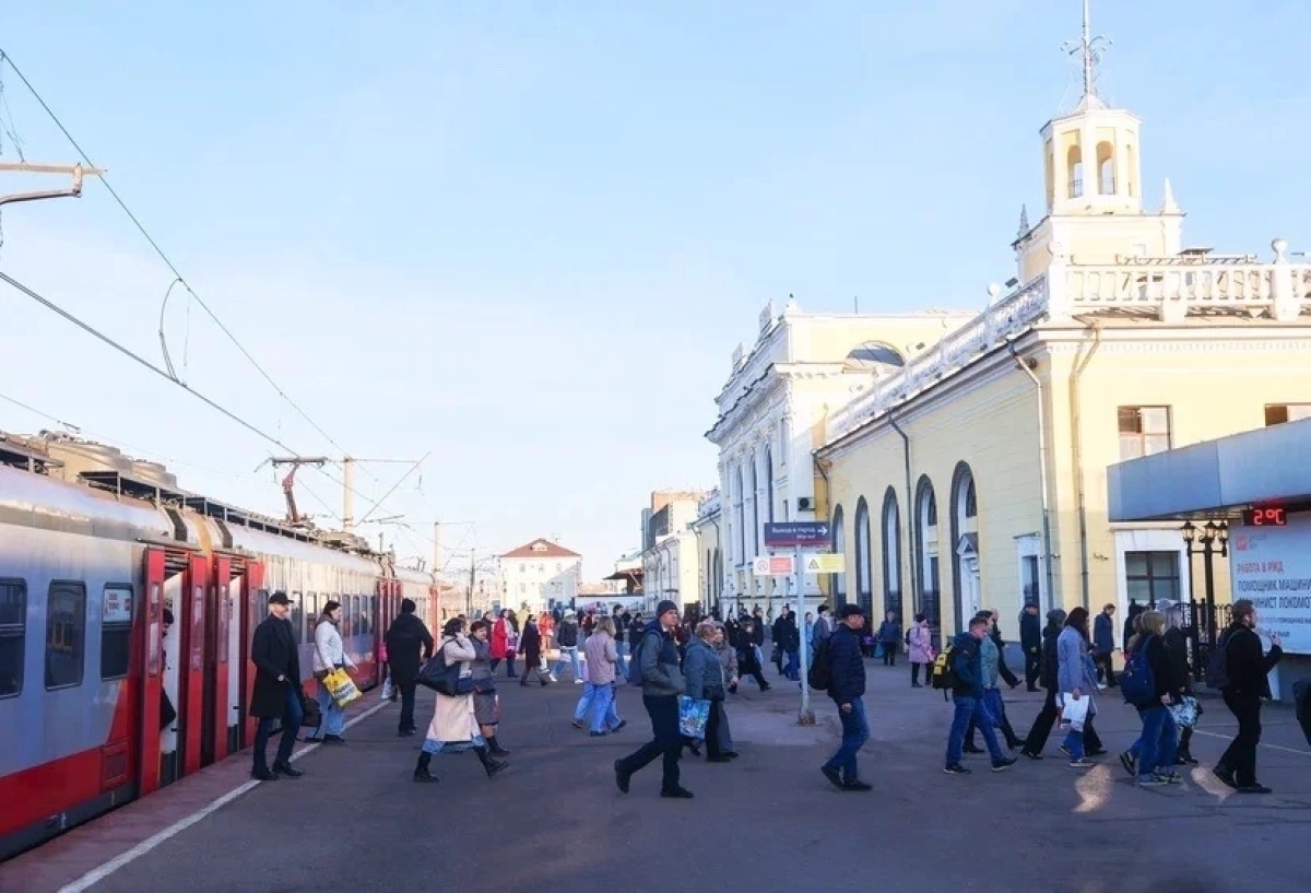 В Ярославле поздравили 100-тысячного пассажира городской электрички В Ярославле поздравили 100-тысячного пассажира городской электрички