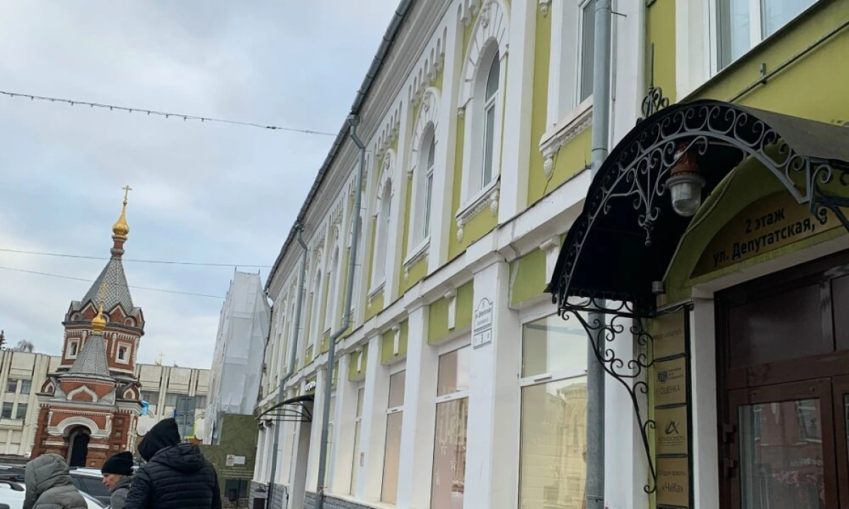 В Ярославле обрушились кирпичи с фасада здания в центре города