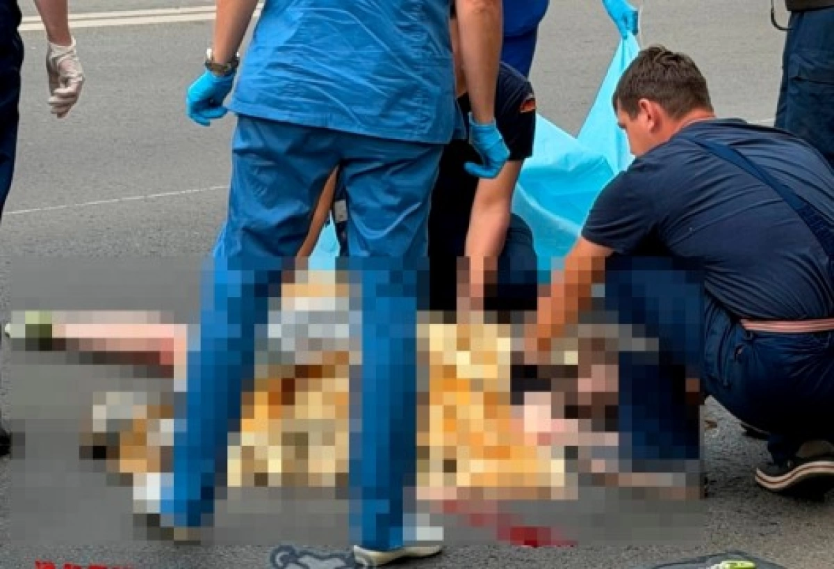 В Ярославле у строительного техникума автобус сбил девочку-подростка В Ярославле у строительного техникума автобус сбил девочку-подростка