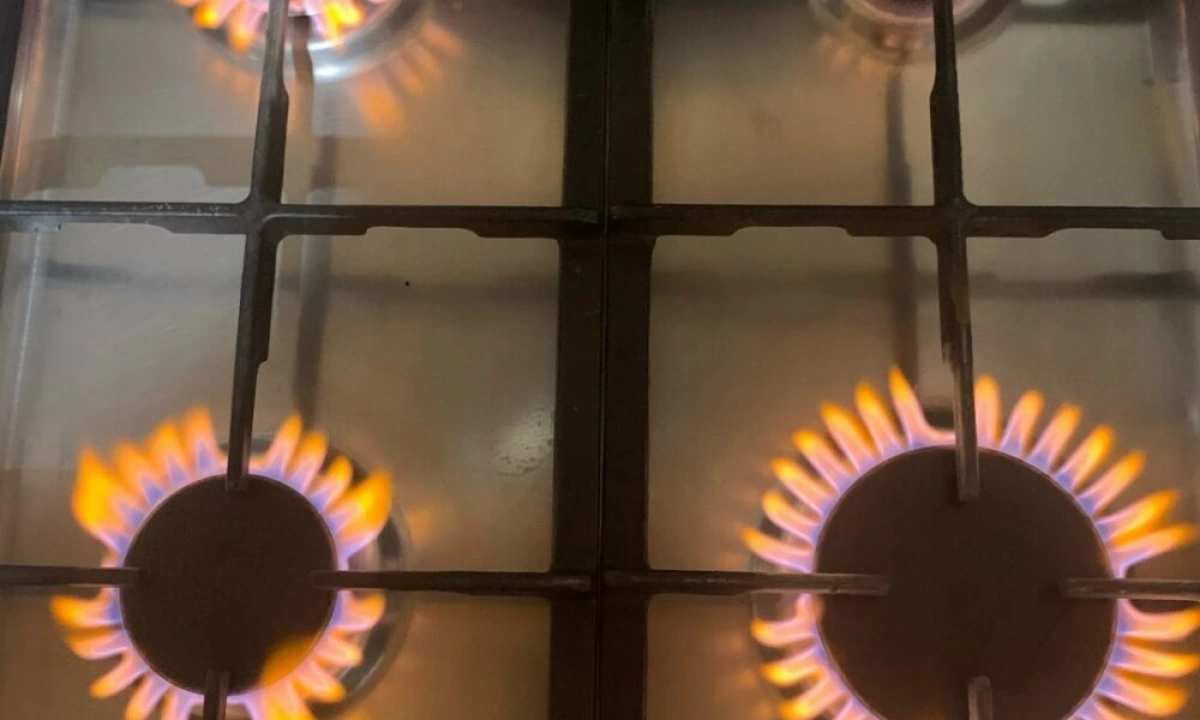 Жители Ярославской области пожаловались на оранжевый цвет газа