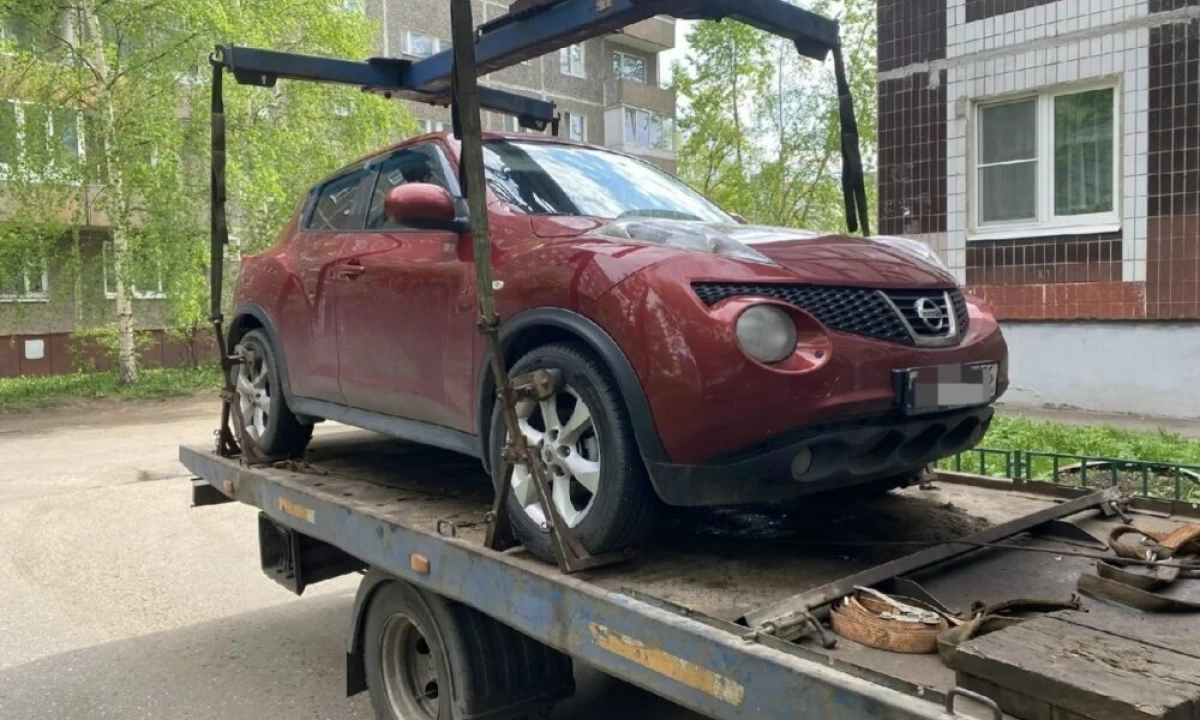 Ярославна из-за долгов лишилась сразу двух своих автомобилей Ярославна из-за долгов лишилась сразу двух своих автомобилей