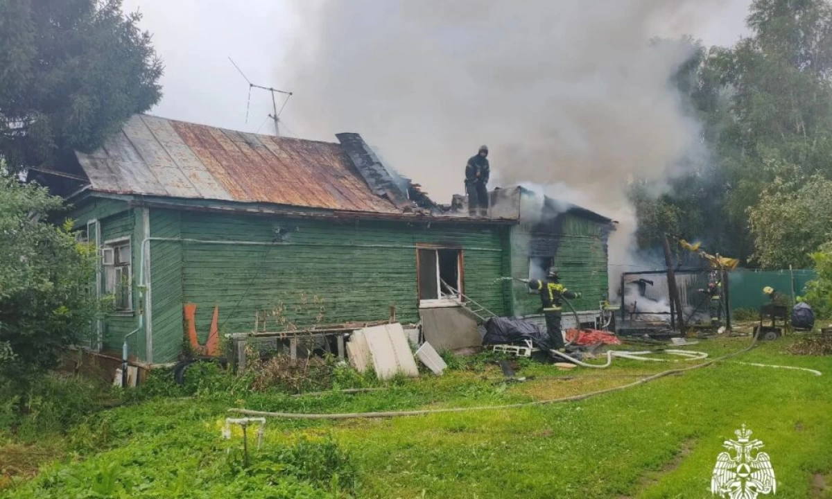 В Ярославле при пожаре пострадали две женщины и трое детей В Ярославле при пожаре пострадали две женщины и трое детей