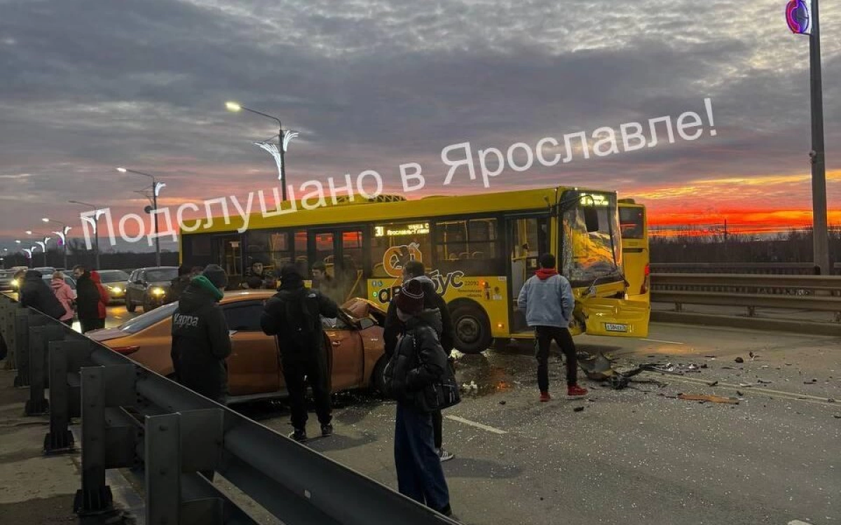 В полиции рассказали подробности ДТП с «Яавтобусом» на Октябрьском мосту