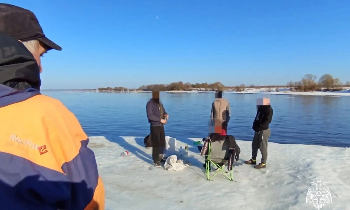 В Ярославле полиция установила экстремалов, варивших плов на льдине   &nbsp;
