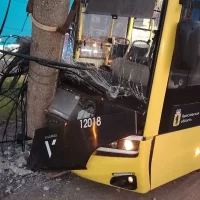 &laquo;Запутался в рукаве жилетки&raquo;: водитель &laquo;Яавтобуса&raquo; объяснил, как врезался в столб