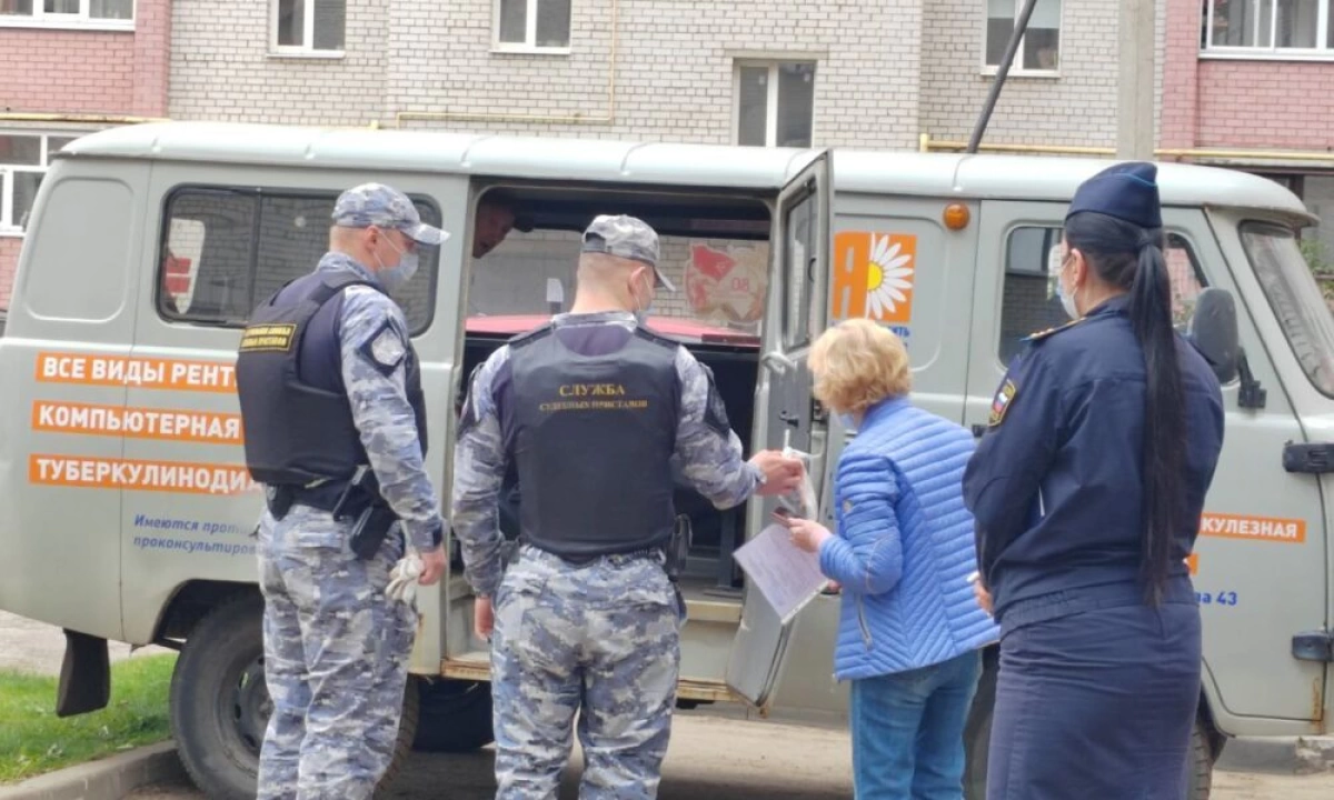 В Ярославле приставы принудительно отправили на лечение больного туберкулезом В Ярославле приставы принудительно отправили на лечение больного туберкулезом