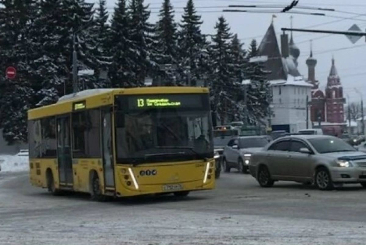 В Ярославле перевозчик пообещал протирать пол в автобусах