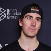 Россиянин Симашев признан лучшим новичком января в АХЛ