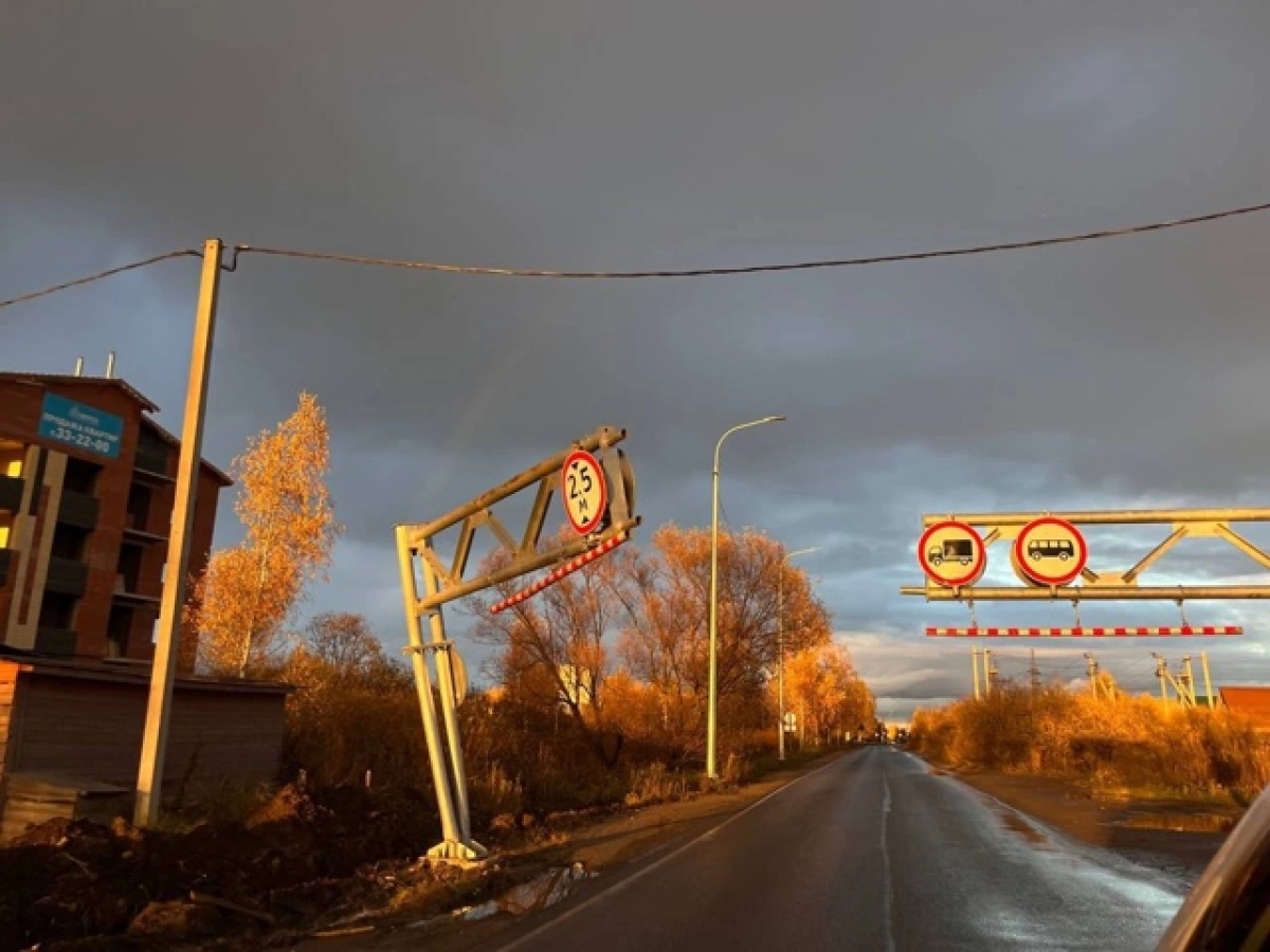 Ярославцы сообщают о новой поломке рамки-ограничителя в Ивняках Ярославцы сообщают о новой поломке рамки-ограничителя в Ивняках