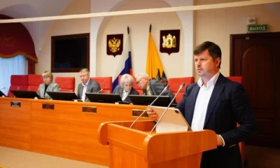 Депутат Максим Вахруков призвал к открытому обсуждению темы платных парковок