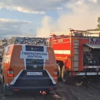 На горящий мусорный полигон под Ростовом Великим привлекли дополнительные силы