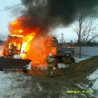В Ярославской области сгорел дорожный грейдер