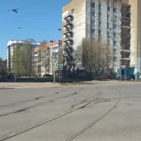 С молитвой и скоростью улитки: ярославцы просят отремонтировать трамвайный переезд