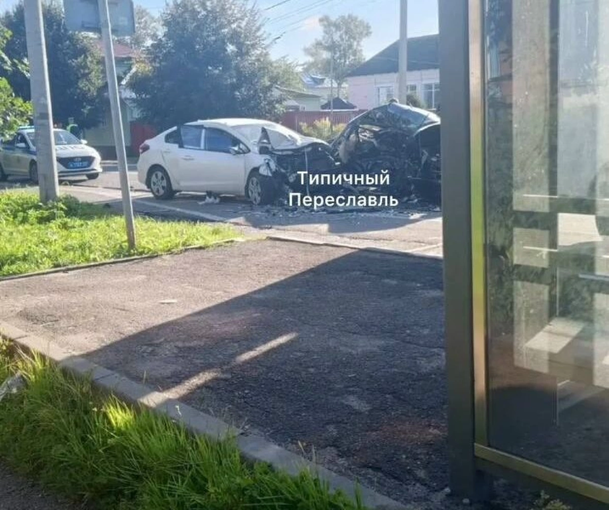 Жуткое ДТП в Ярославской области унесло жизни трех человек Жуткое ДТП в Ярославской области унесло жизни трех человек