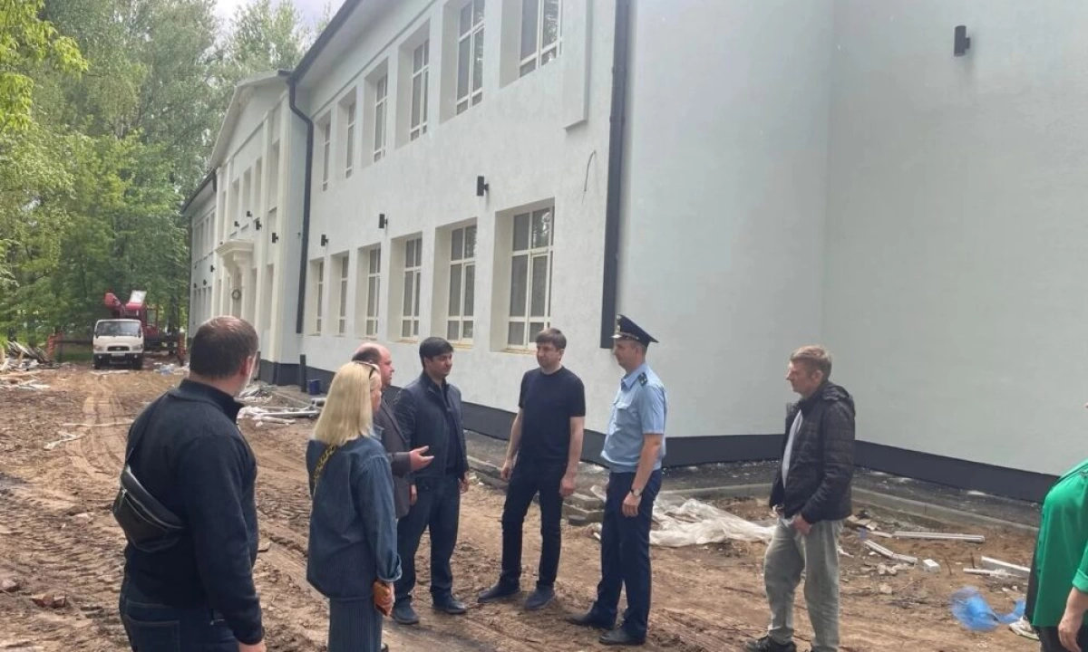 В Ярославле прокуратура проверила ход ремонта заволжской школы