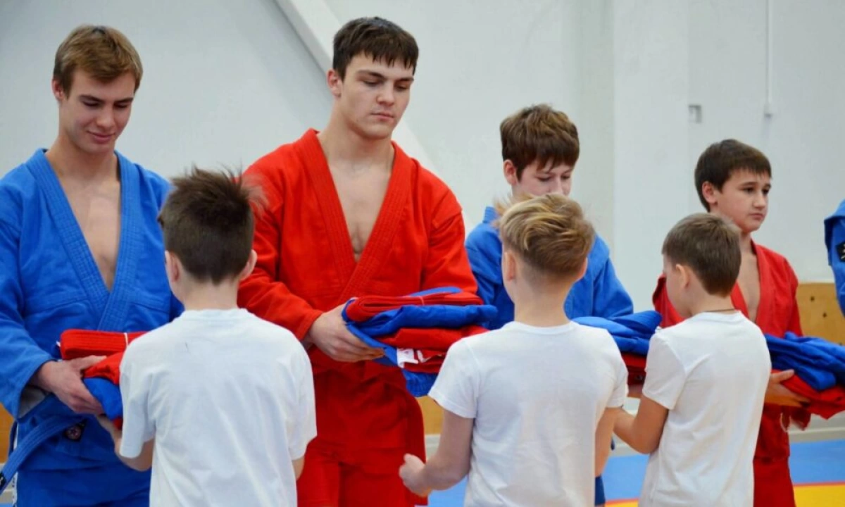 Более 20 ярославских школ присоединились к проекту «Самбо в школу» Более 20 ярославских школ присоединились к проекту «Самбо в школу»