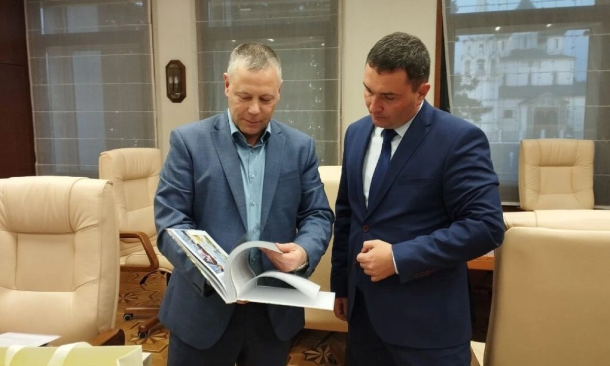 Михаил Евраев встретился с участником федеральной программы «Время героев» Михаил Евраев встретился с участником федеральной программы «Время героев»